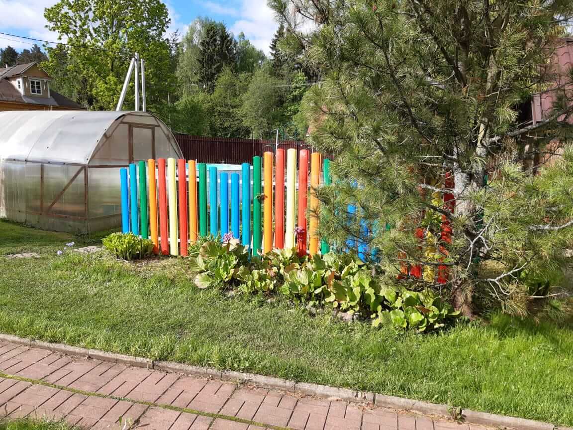 забор из разноцветного штакетника односторонний фото1 в Владимире