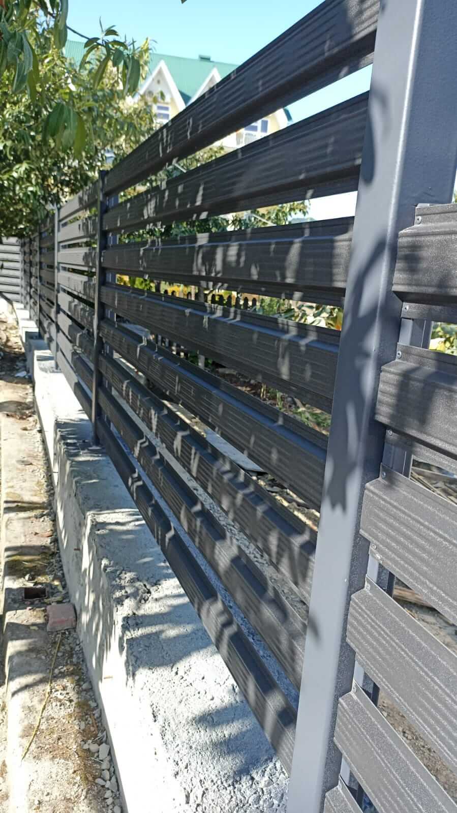 Забор из штакетника 90м RAL7024/7024 Серый Графит фото3 в Владимире