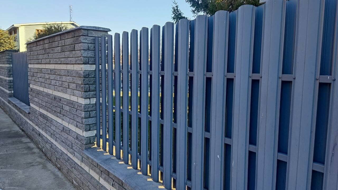 забор из штакетника RAL7024/7024 Серый графит двусторонний фото4 в Владимире