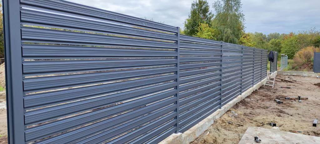 забор из штакетника ral7024/7024 серый графит двусторонний фото8 в Владимире