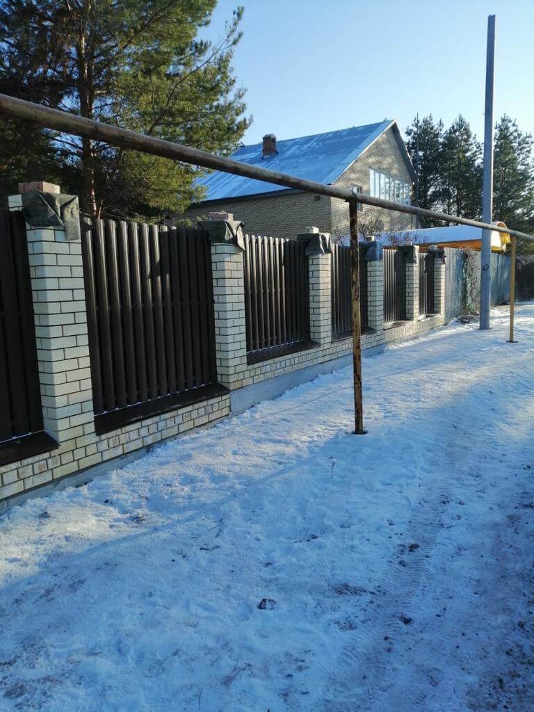 Забор из штакетника RAL8017 Шоколад в Владимире
