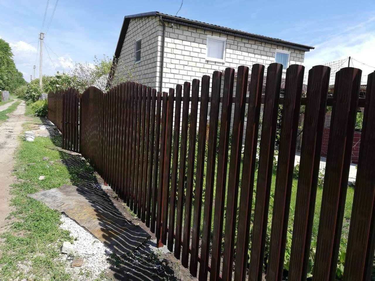 Забор из евроштакетника Плетенка 19м RAL8017 Шоколад в Владимире