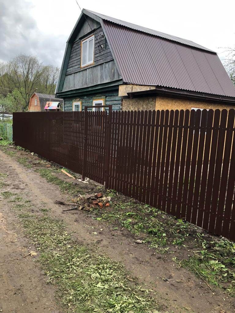 Забор из штакетника ЭКО-М 22м RAL8017/8017 Шоколад двусторонний фото 1 в Владимире