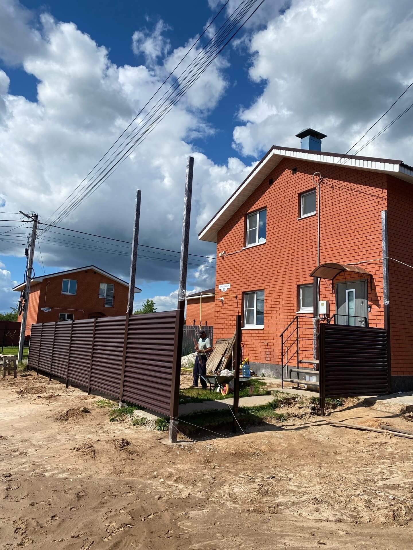Забор-жалюзи из ламелей еврожалюзи 14м RAL8017 Шоколад фото 1 в Владимире