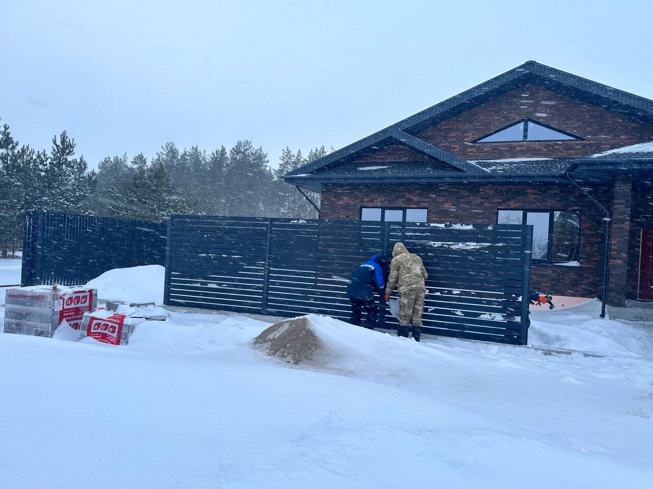 Забор-ранчо из металлопланкена 26м RAL7024 Серый Графит МАТТЕ фото 1 в Владимире