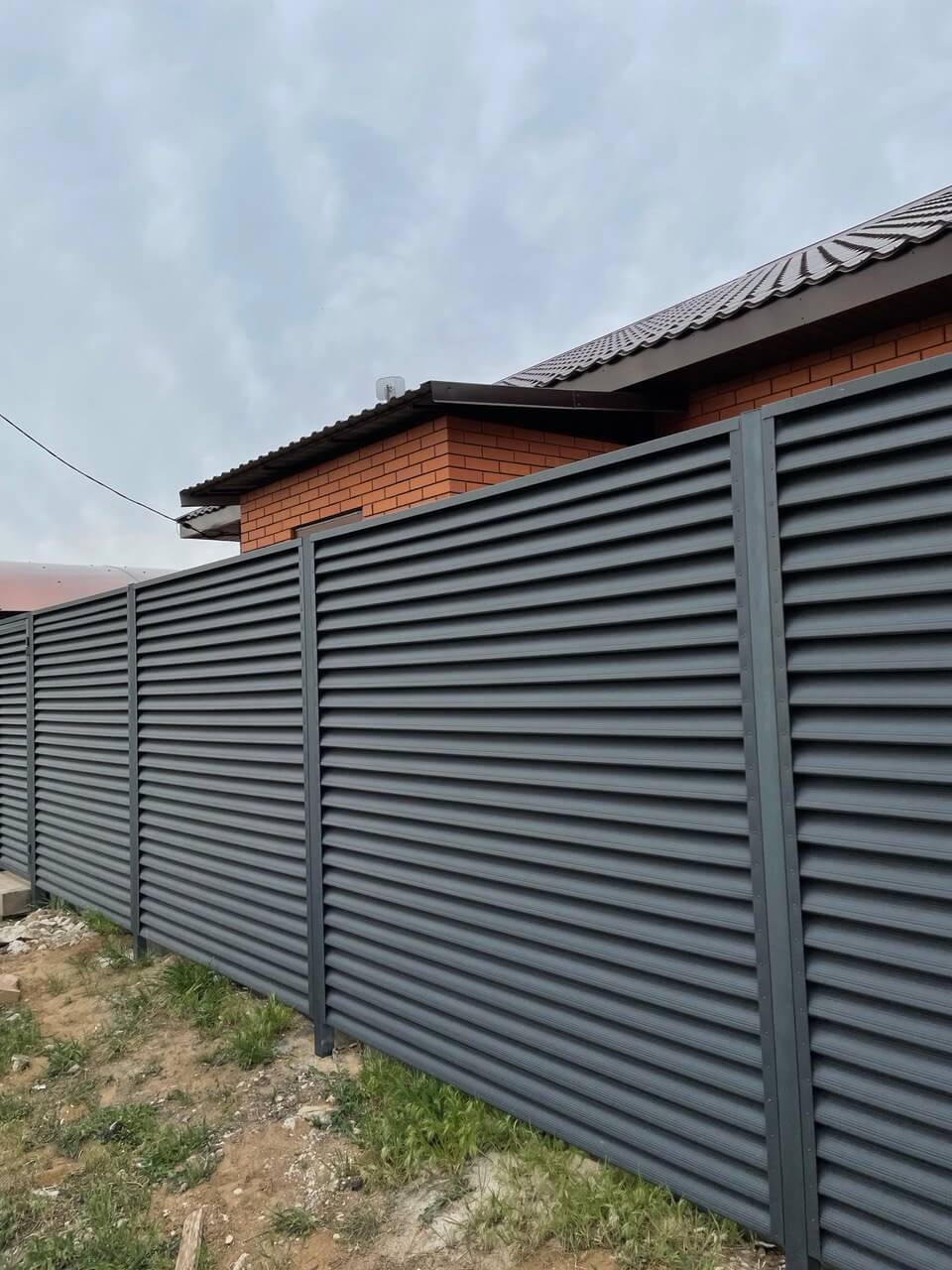 Забор из ламелей еврожалюзи 24м RAL7024 Серый Графит МАТТЕ в Владимире