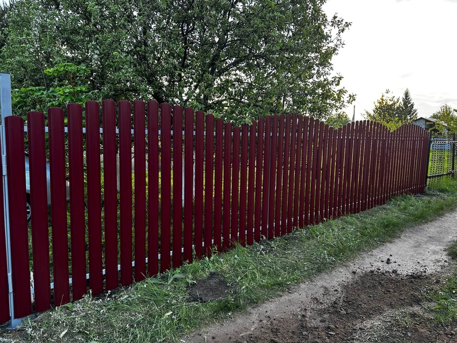 Забор из евроштакетника 28м RAL3005 Красное Вино фото 3 в Владимире