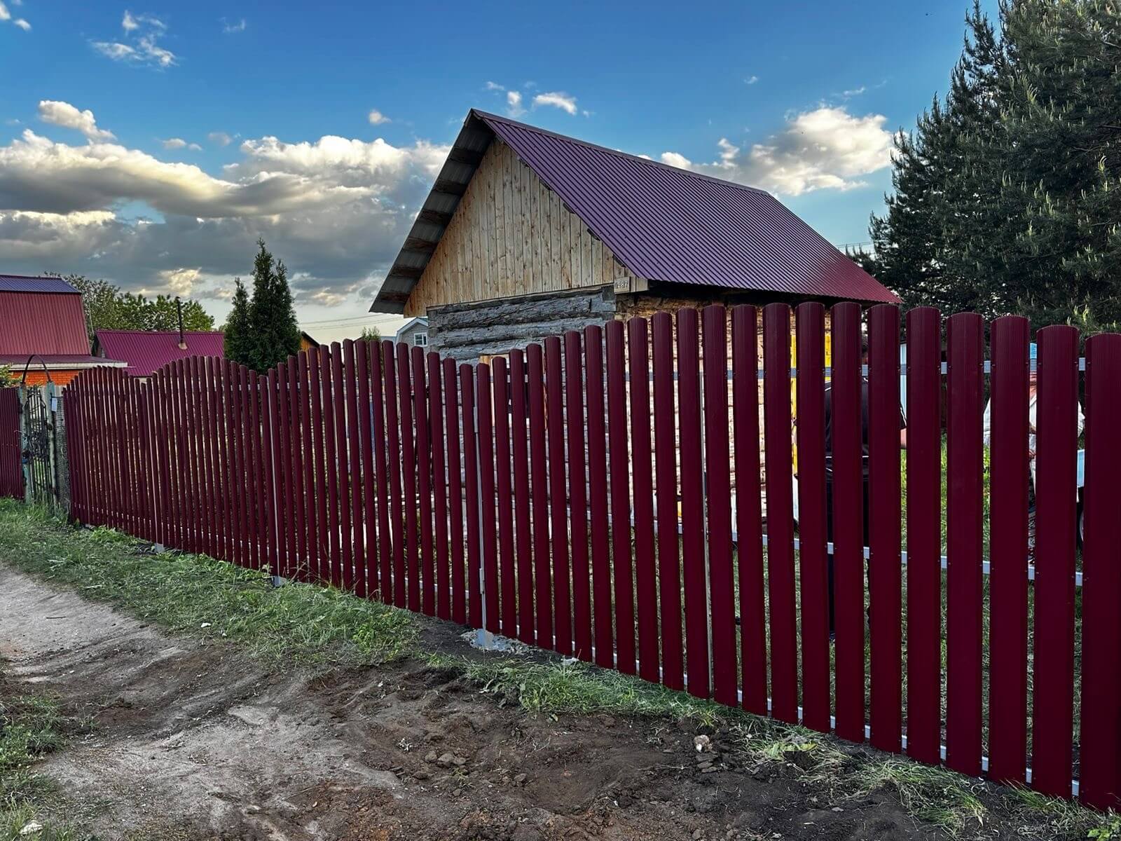 Забор из евроштакетника 28м RAL3005 Красное Вино фото 2 в Владимире
