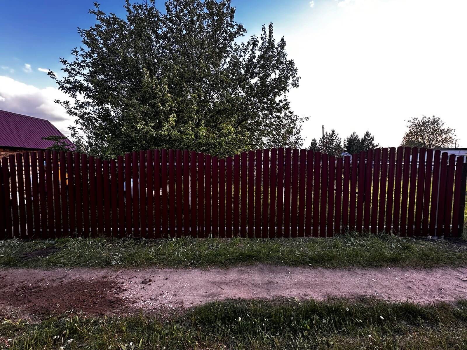 Забор из евроштакетника 28м RAL3005 Красное Вино фото 1 в Владимире