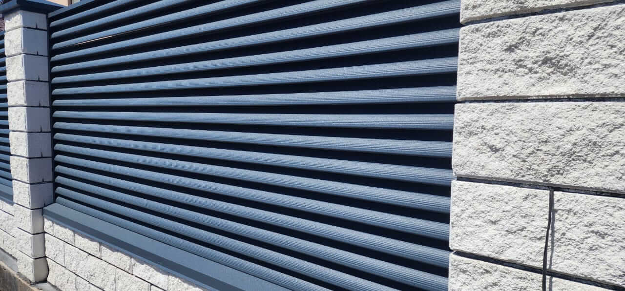 Забор из ламелей Еврожалюзи 32м RAL7024/7024 Серый Графит двусторонний МАТТЕ фото 1 в Владимире
