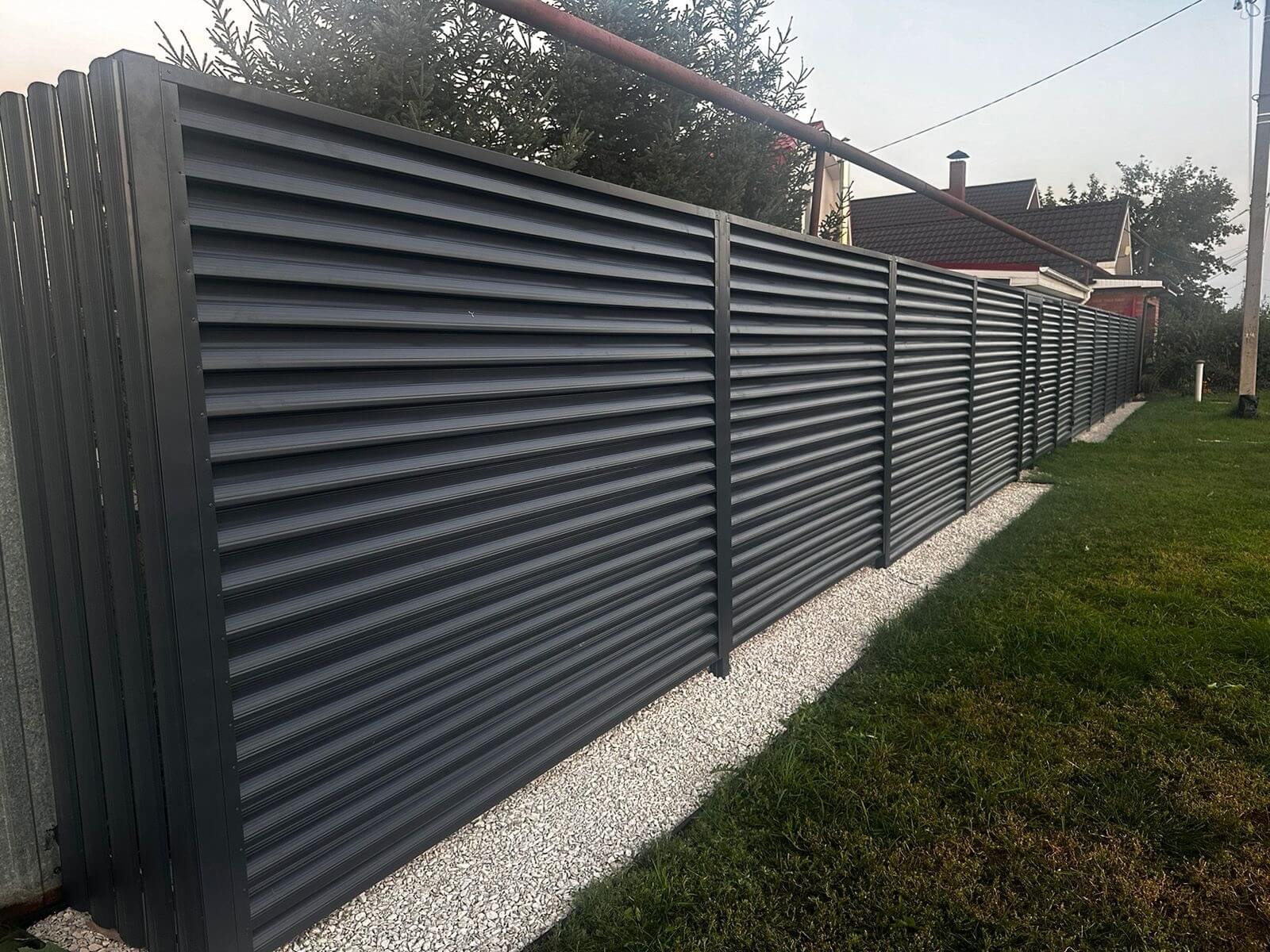 Забор из ламелей Еврожалюзи 26м RAL7024/7024 Серый Графит двусторонний фото 4 в Владимире