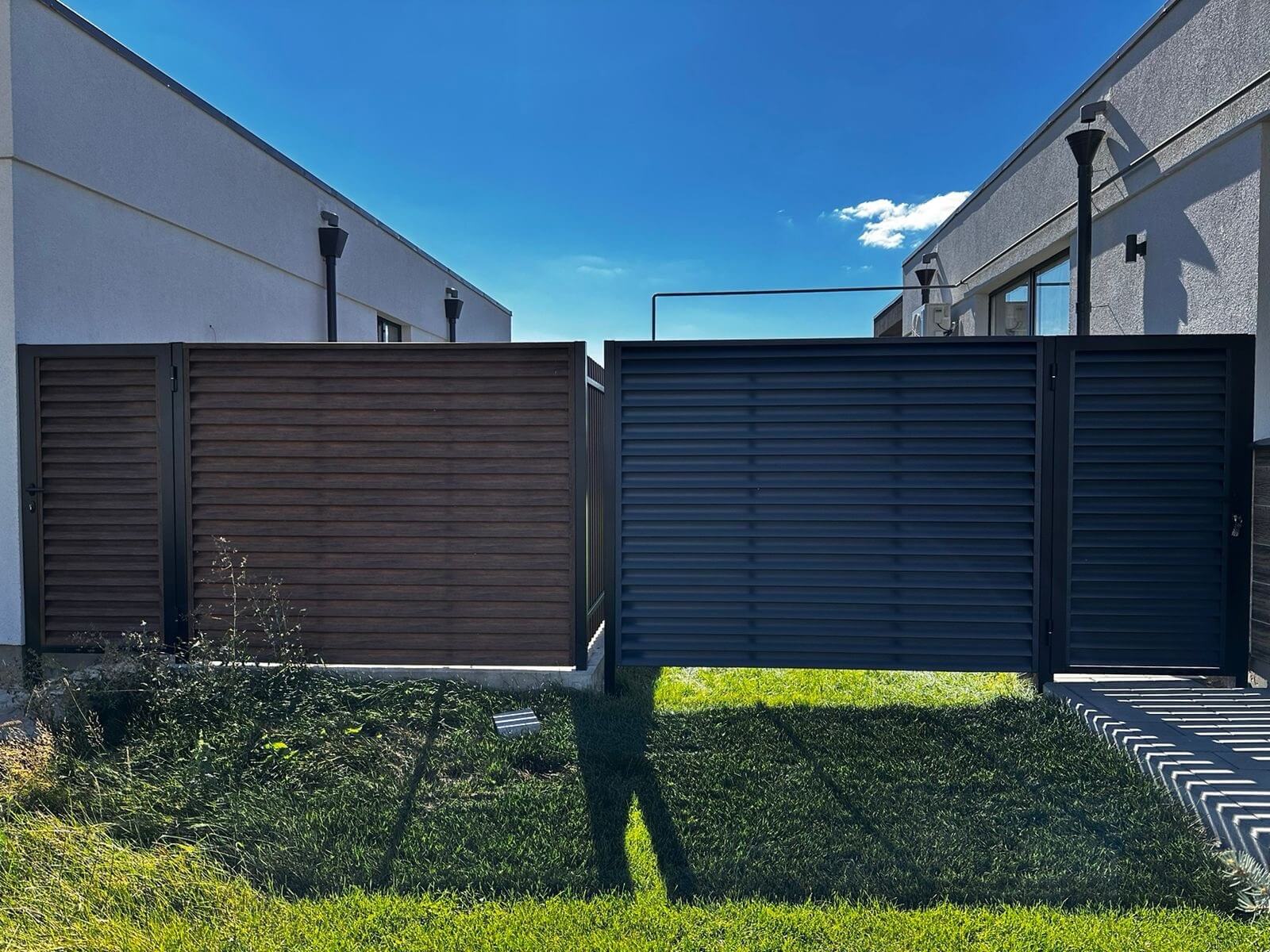 Заборы-жалюзи из ламелей Еврожалюзи 8м RAL7024/7024 Серый Графит двусторонний МАТТЕ, Каштан (Printech) фото 2 в Владимире