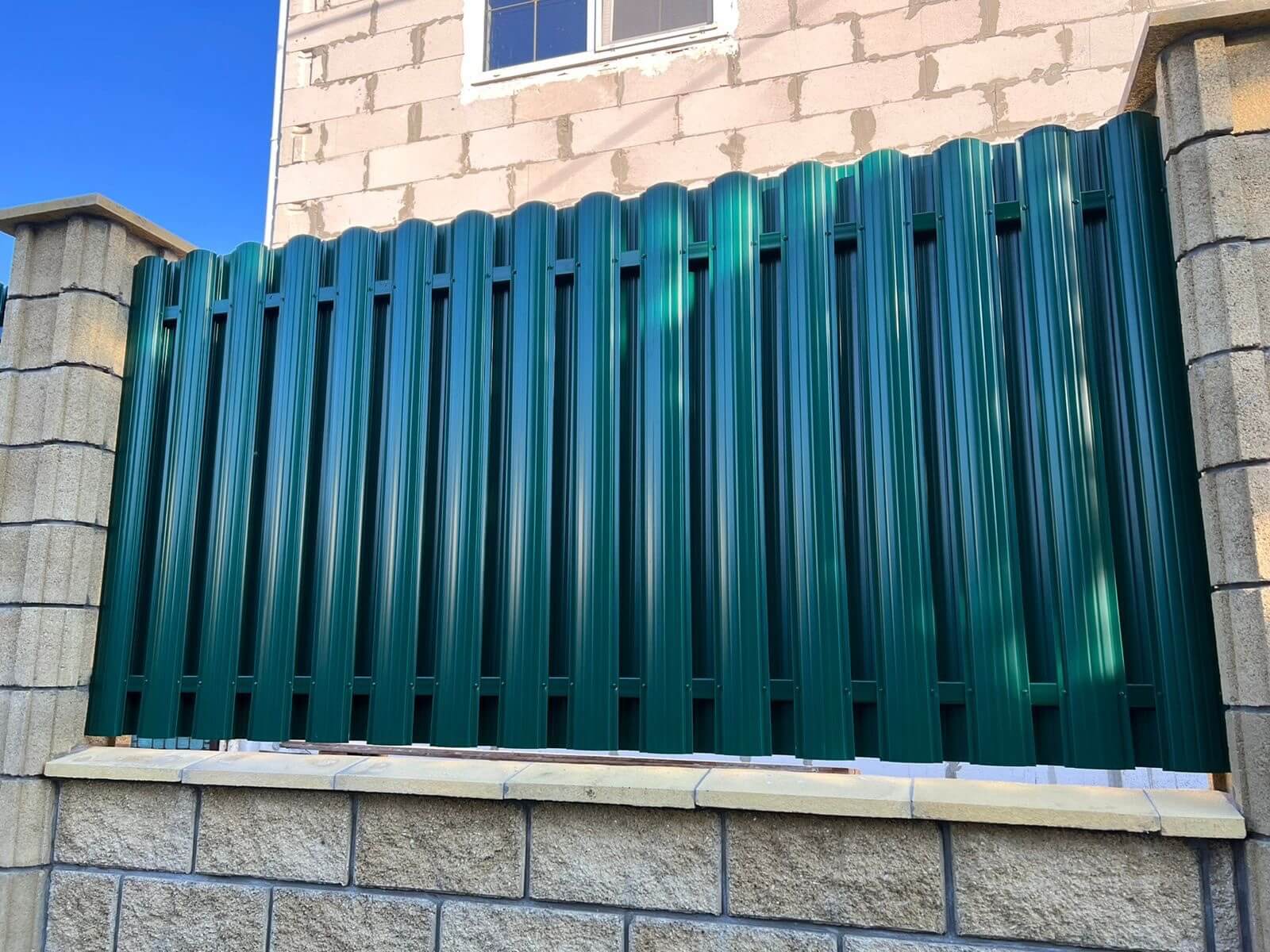 Забор из евроштакетника 22м RAL6005/6005 Зеленый Мох двусторонний фото 2 в Владимире
