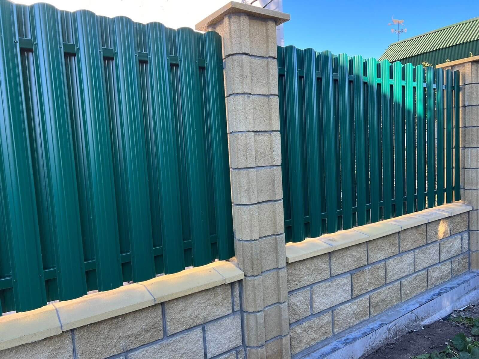 Забор из евроштакетника 22м RAL6005/6005 Зеленый Мох двусторонний фото 1 в Владимире