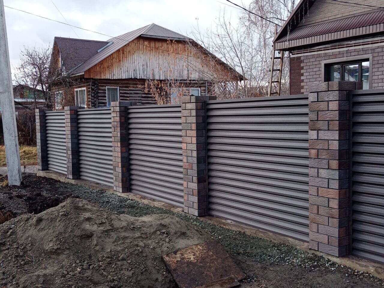 Забор-жалюзи из ламелей ЭКО-Z-US (усиленные) 30м RAL8019/8019 Темный Шоколад двусторонний МАТТЕ в Владимире