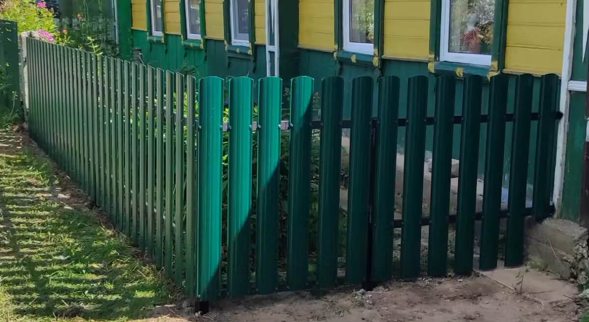 Заборчик из Евроштакетника 8м RAL6005/6005 Зеленый Мох двусторонний в Владимире