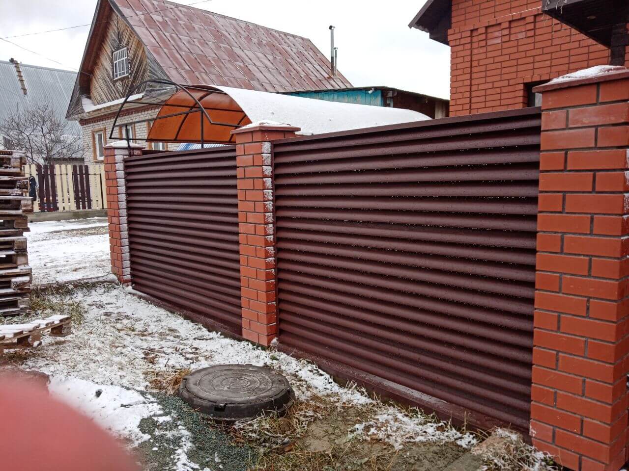 Забор из ламелей еврожалюзи 12м RAL8017/8017 Шоколад двусторонний МАТТЕ фото 3 в Владимире