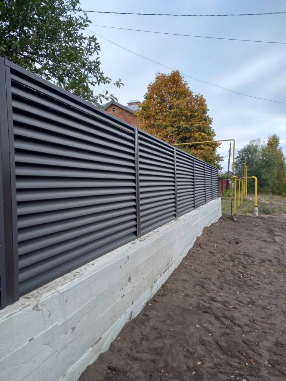 Забор из ламелей еврожалюзи 34м RAL8019/8019 Темный Шоколад двусторонний МАТТЕ в Владимире
