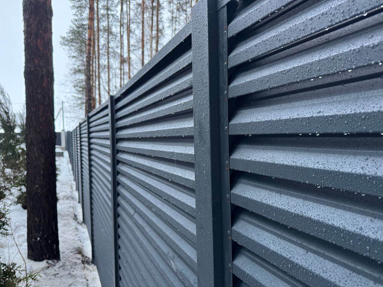 Забор-жалюзи из ламелей ЭКО-Z-US 54м RAL7024/7024 Серый Графит двусторонний МАТТЕ фото 1 в Владимире