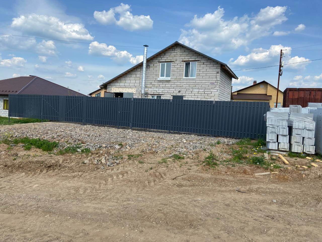 Забор из евроштакетника 16м RAL7024 Серый Графит фото 6 в Владимире