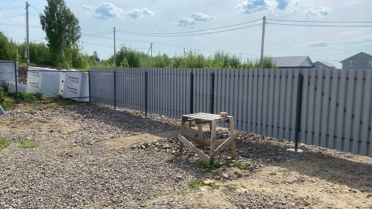 Забор из евроштакетника 16м RAL7024 Серый Графит фото 1 в Владимире