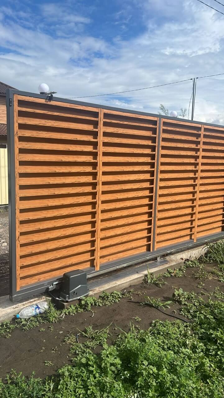 Забор-жалюзи из ламелей Хай-Тек 57м Кипарис 2xPrintech двусторонний фото 1 в Владимире