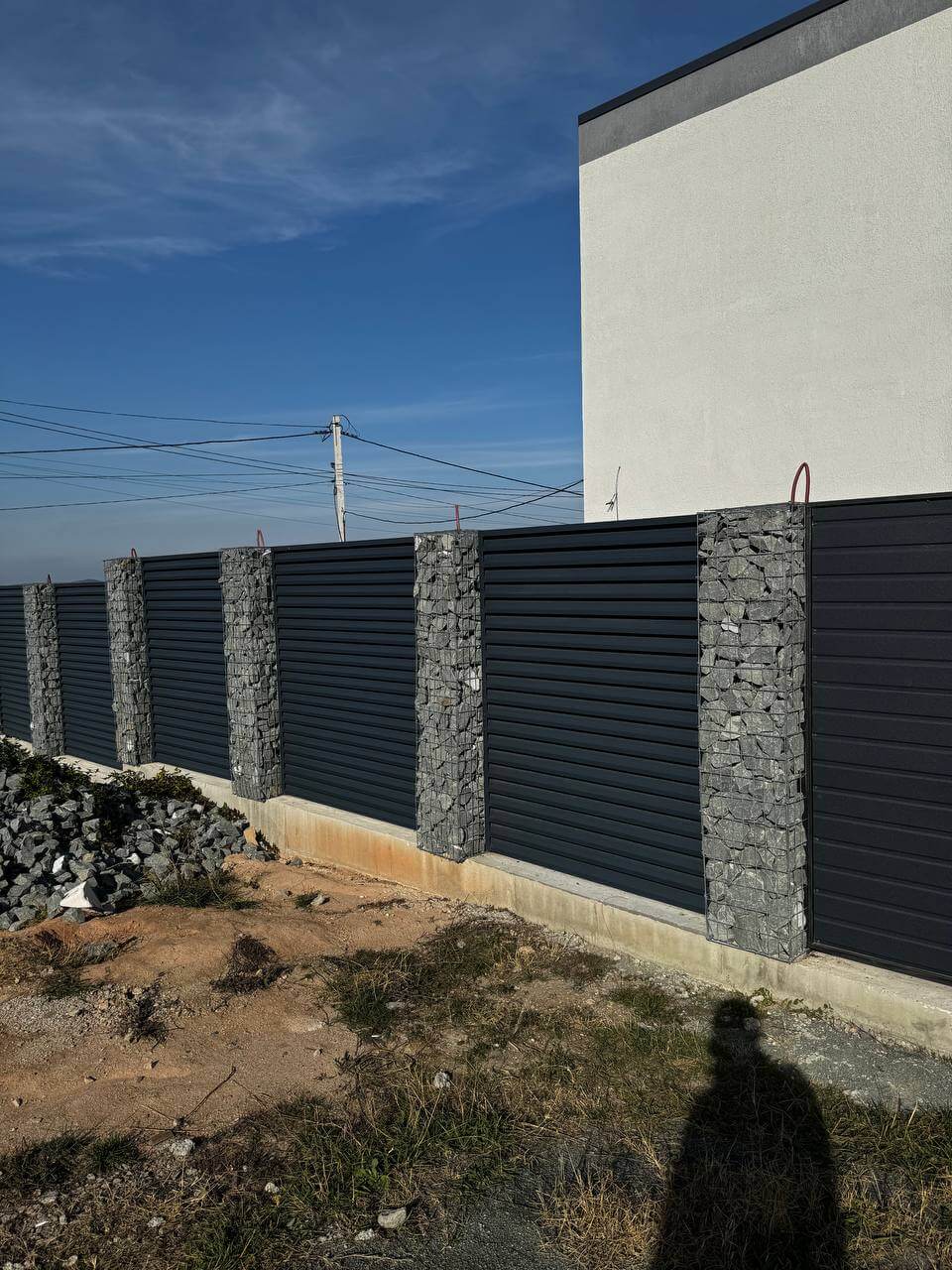 Забор-жалюзи из ламелей ЭКО-Z-US усиленных 36м RAL7024/7024 Серый Графит двусторонний МАТТЕ фото 6 в Владимире