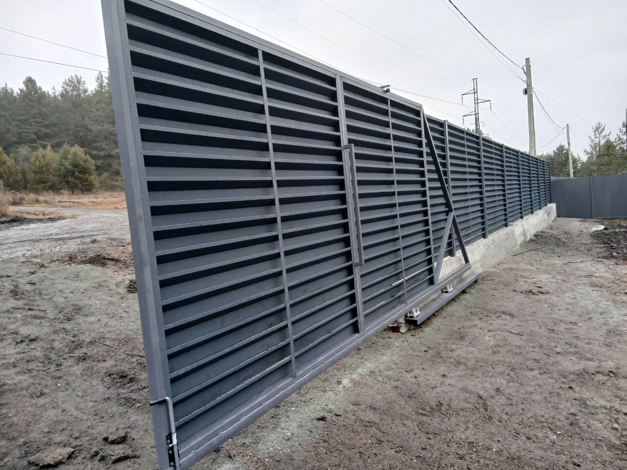 Забор-жалюзи из ламелей Хай-Тек 37м RAL7024/7024 Серый Графит двусторонний МАТТЕ фото 7 в Владимире
