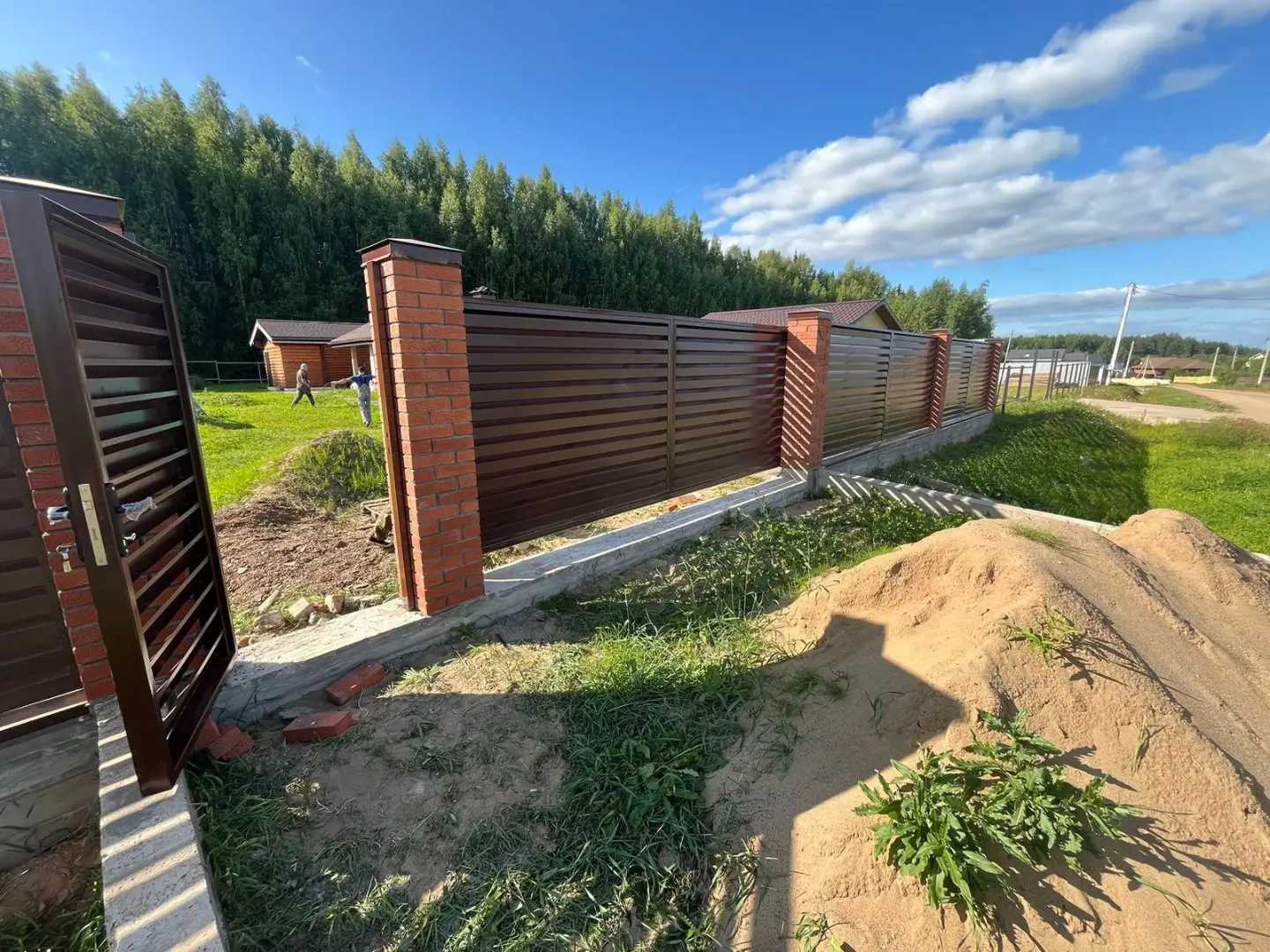 Забор-жалюзи из ламелей Хай-Тек 26м RAL8017/8017 Шоколад двусторонний фото 5 в Владимире