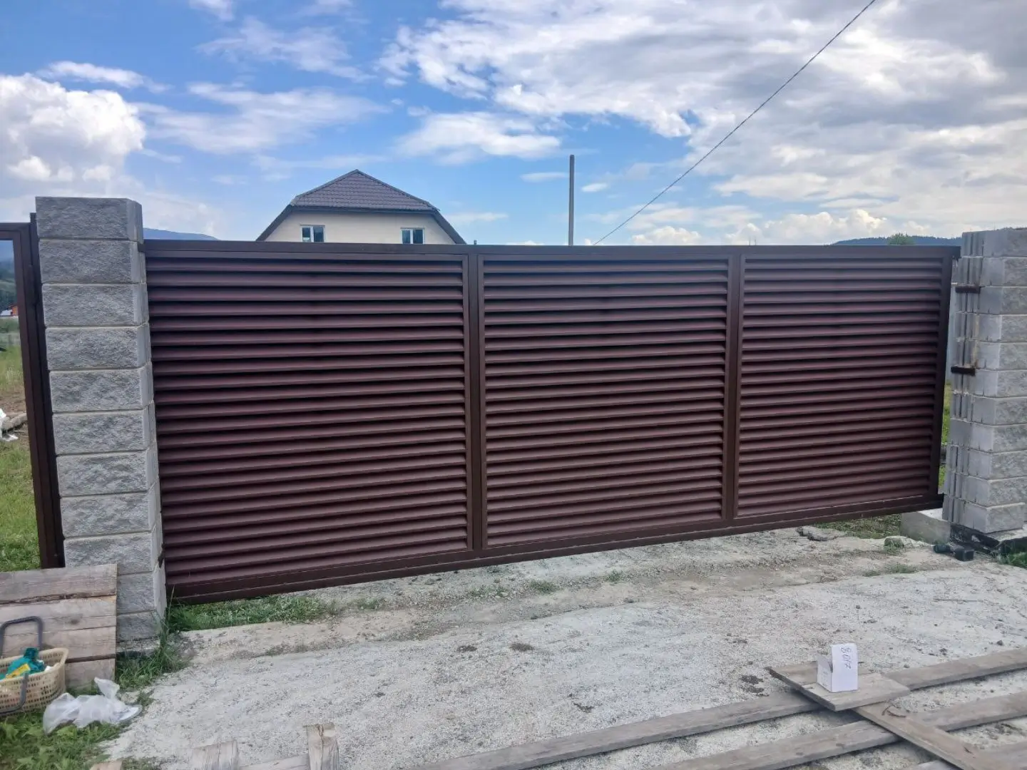 Забор-жалюзи из ламелей ЭКО-Z 16м RAL8017/8017 Шоколад двусторонний МАТТЕ фото 11 в Владимире