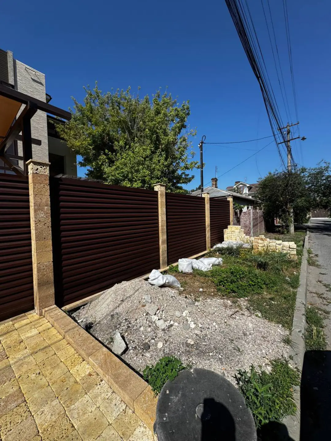 Забор-жалюзи из ламелей Реснички 12м RAL8017 Шоколад МАТТЕ фото 5 в Владимире